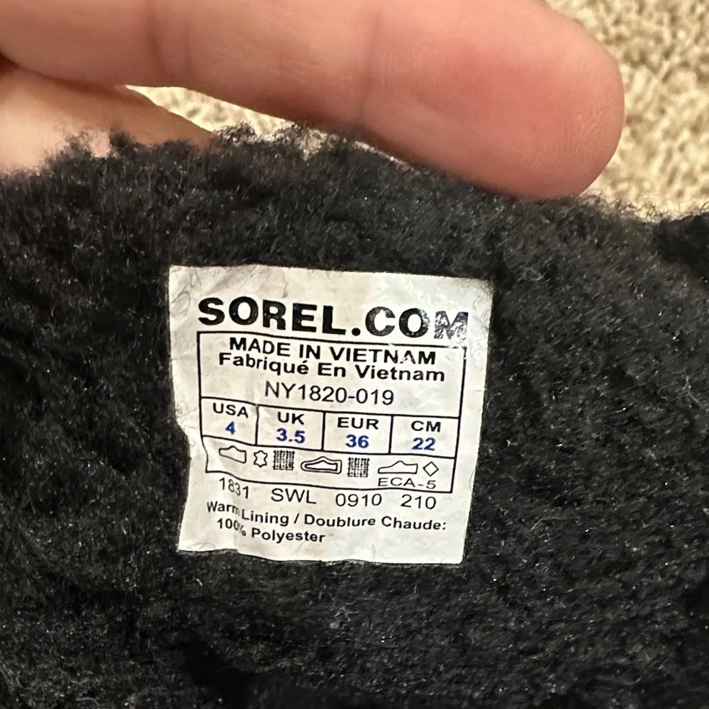 NWOT Sorel Kids' Black and Multicolor Snow Boots size 4